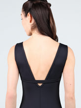 Load image into Gallery viewer, Macaron Bateau Tank Leo