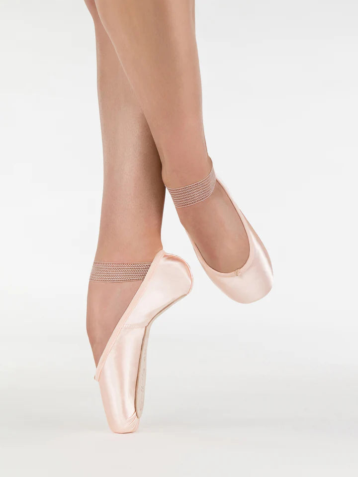 Hard shank clearance pointe shoes